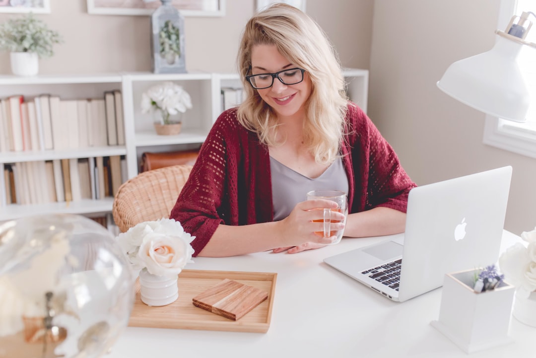 10-Minute Daily Reset for Working Moms: Save Your Sanity