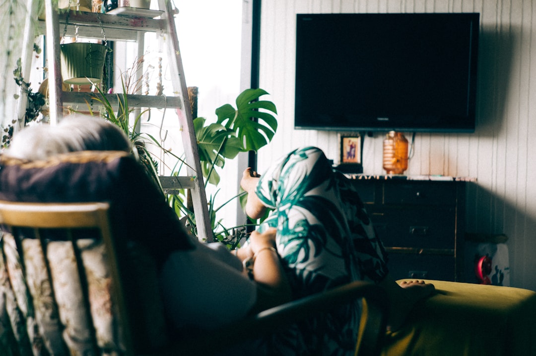 5-Minute Daily Declutter: A Working Mom's Home Reset