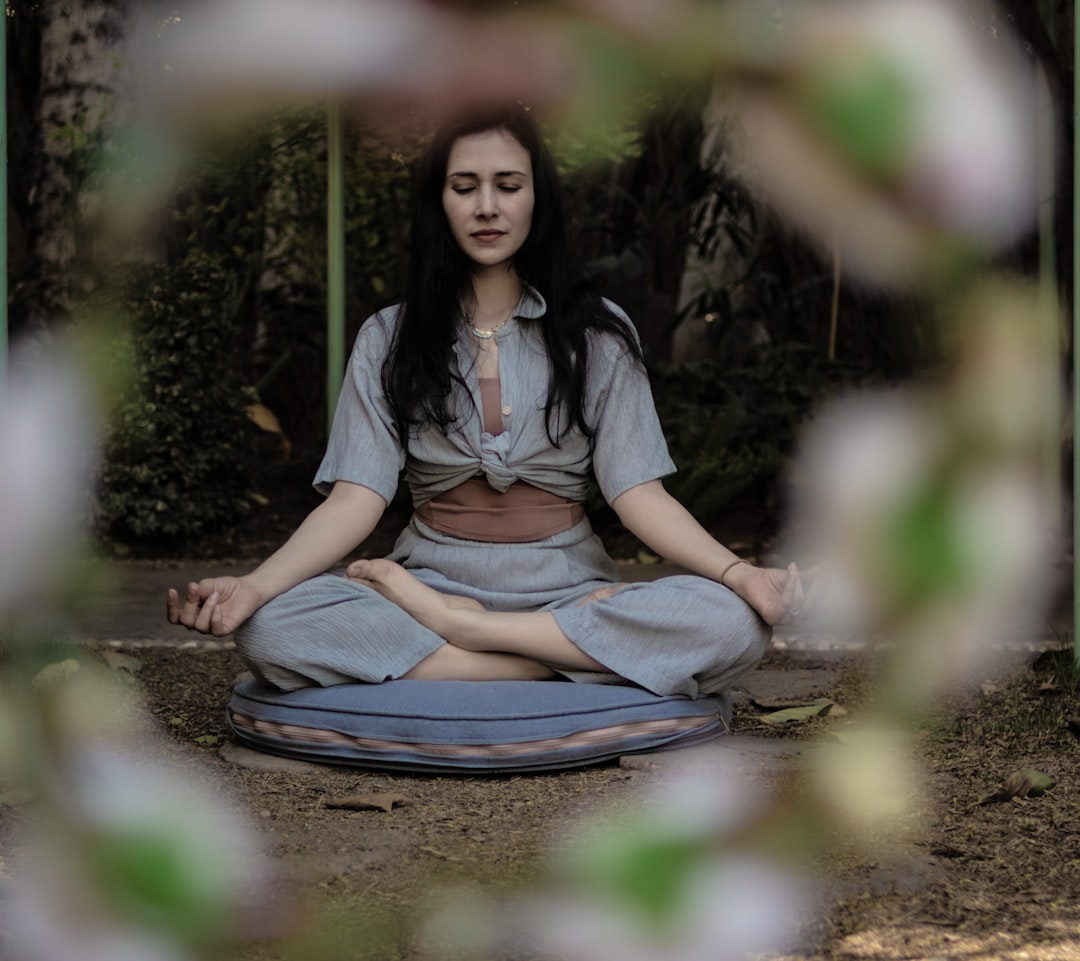 5-Minute Mindfulness Routines for Overwhelmed Working Moms