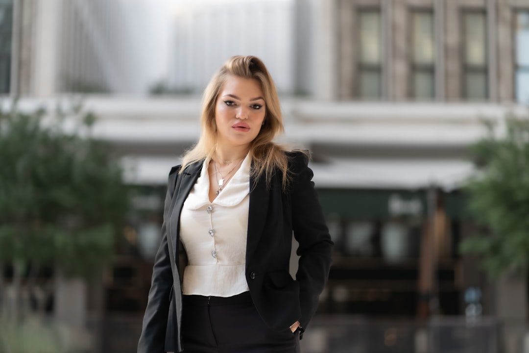 5-Minute Workwear: Chic Business Casual Outfits for Busy Moms