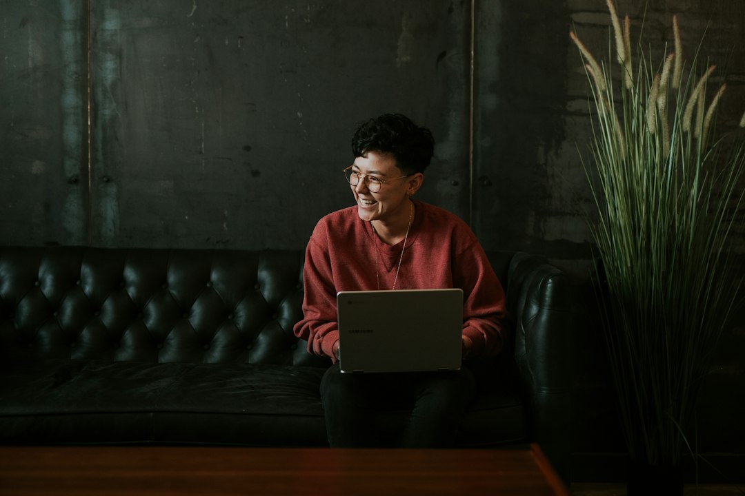 7 Side Hustles for Working Moms That Actually Fit Real Life in 2026
