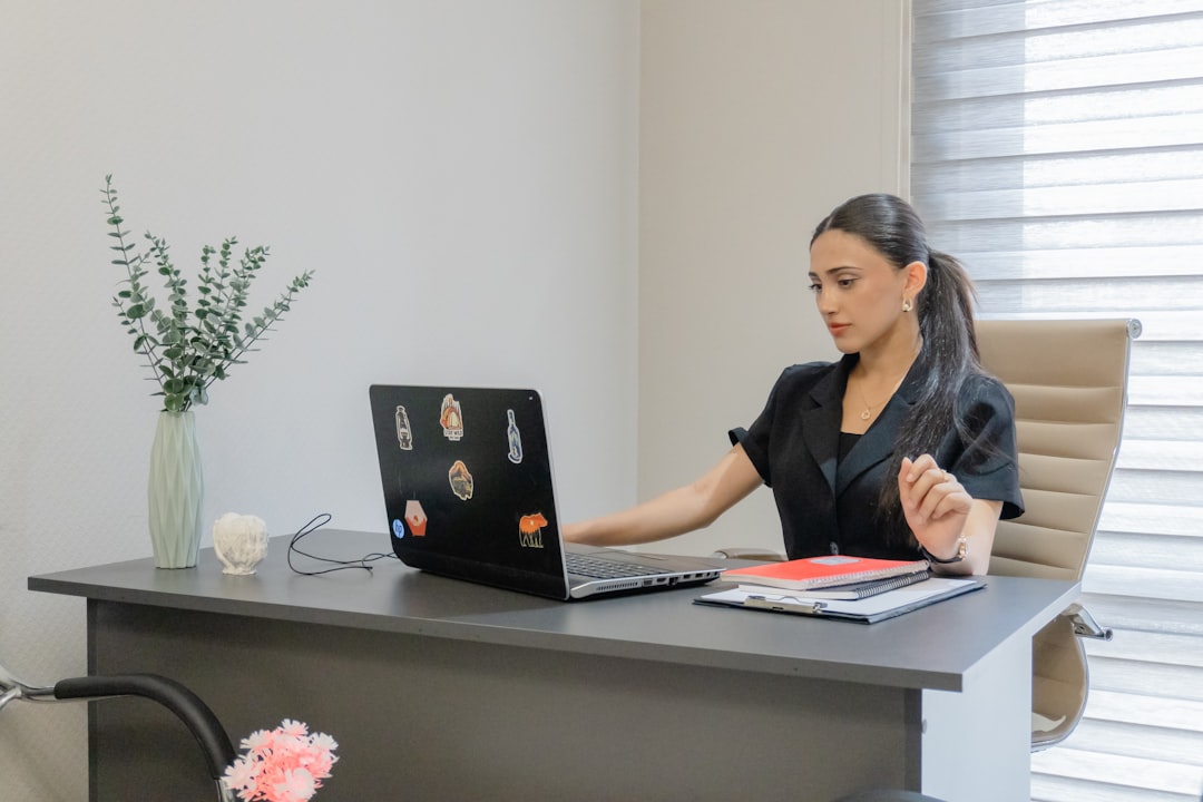 10 AI Tools to Supercharge Productivity for Working Moms in 2026