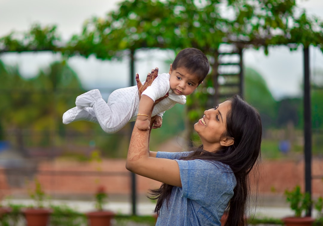 5 Ways to Beat Working Mom Guilt and Enjoy Family Time