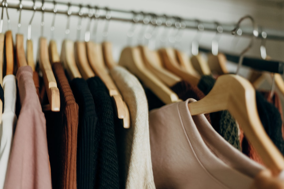 Capsule Wardrobe for Working Moms: 10 Essential Pieces