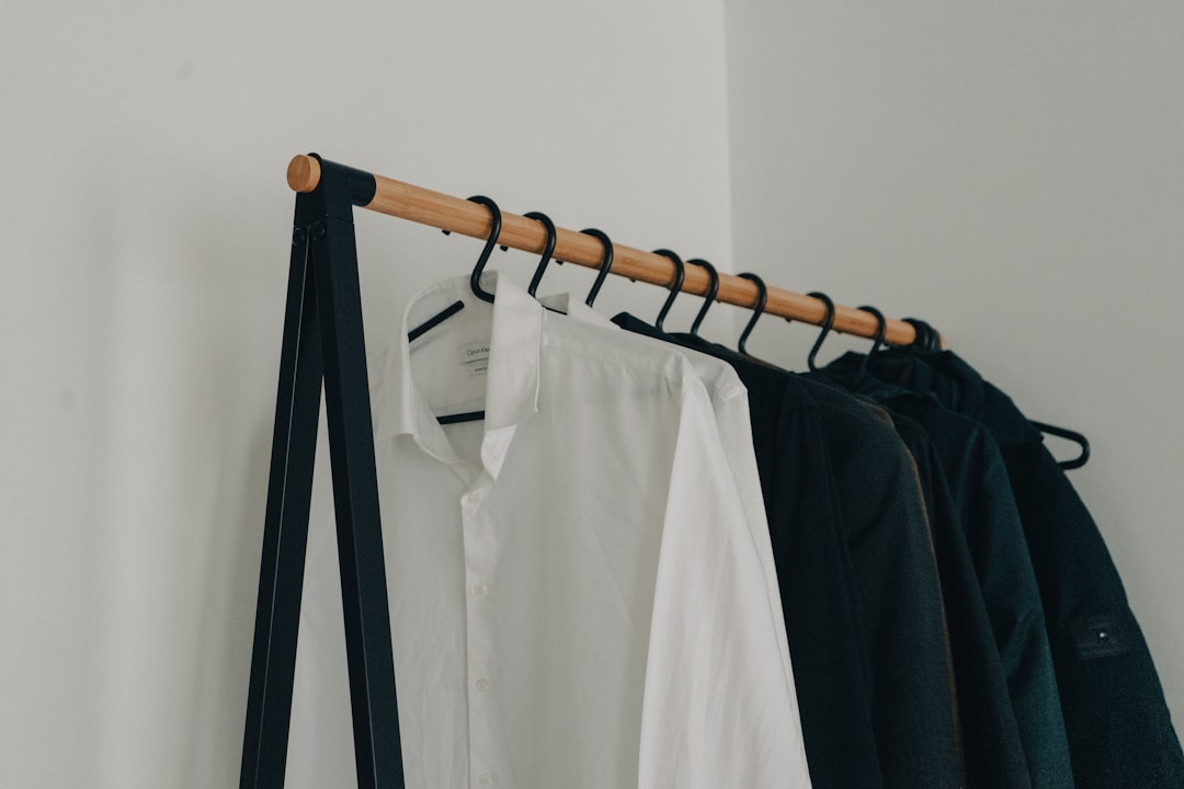 Capsule Wardrobe for Working Moms: 20 Pieces, Endless Outfits