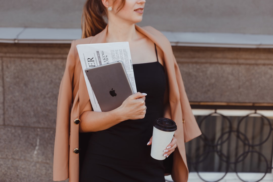 5 Effortless Work Outfits for Busy Moms This Summer