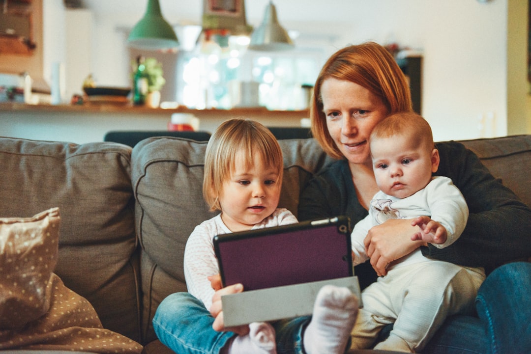 How to Manage Working Mom Guilt in 5 Simple Steps