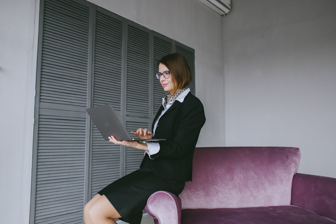 5 Must-Have Workwear Pieces for the Modern Working Mom