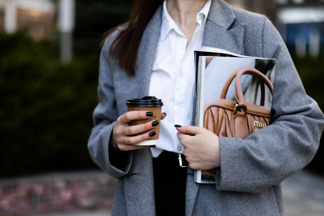 5 Power Outfits for Working Moms That Boost Confidence