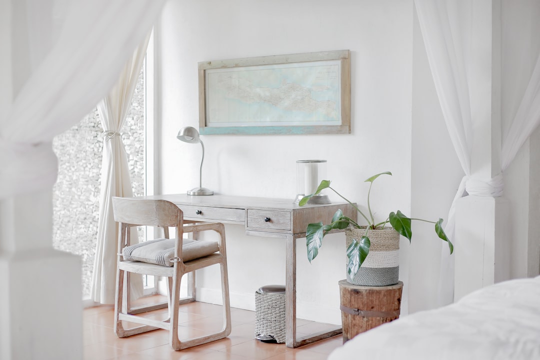 5 Quick Decluttering Habits for Busy Moms