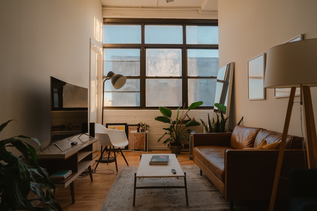 5 Quick Decluttering Tips for a Cozy Home