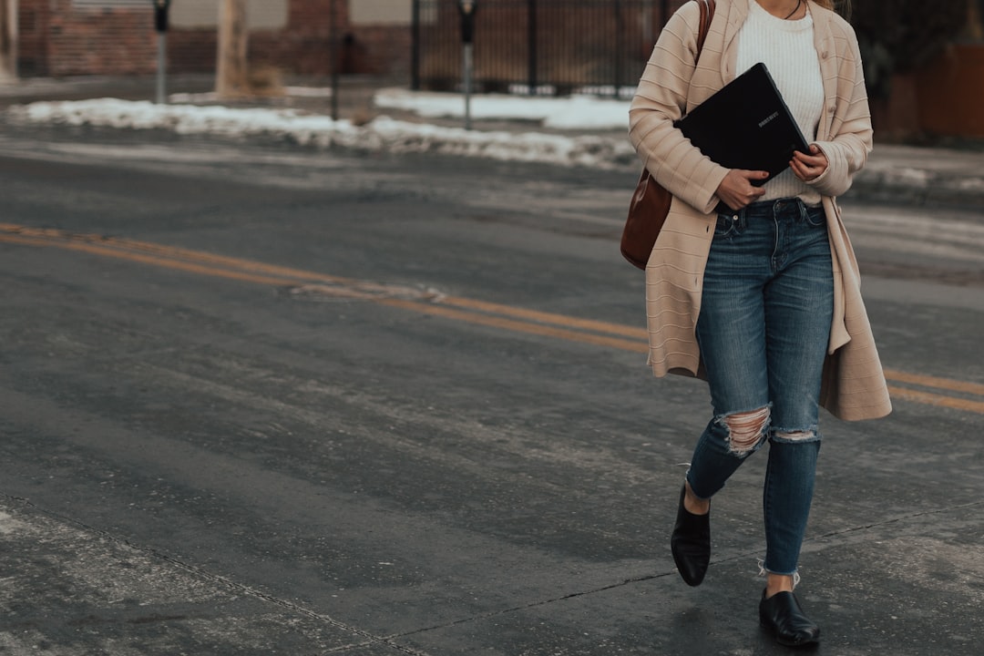 Workwear for Creative Moms: Express Your Unique Style