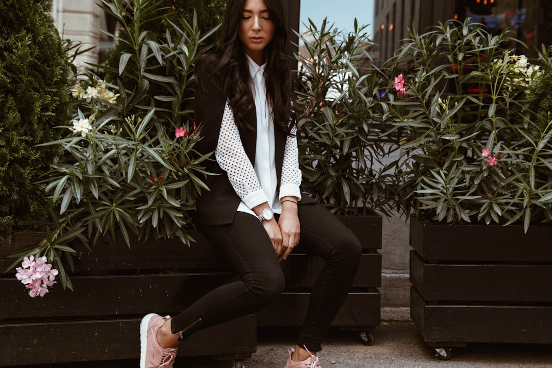 Workwear for Postpartum Moms: Comfortable and Chic Options